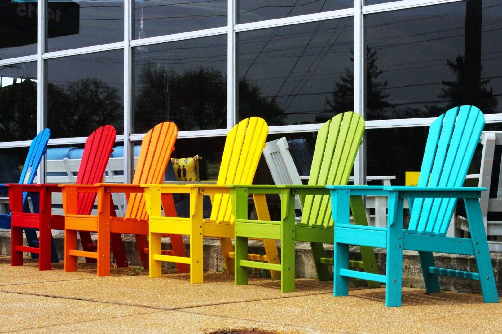 Adirondack Chair Buying Guide: Wood vs Poly