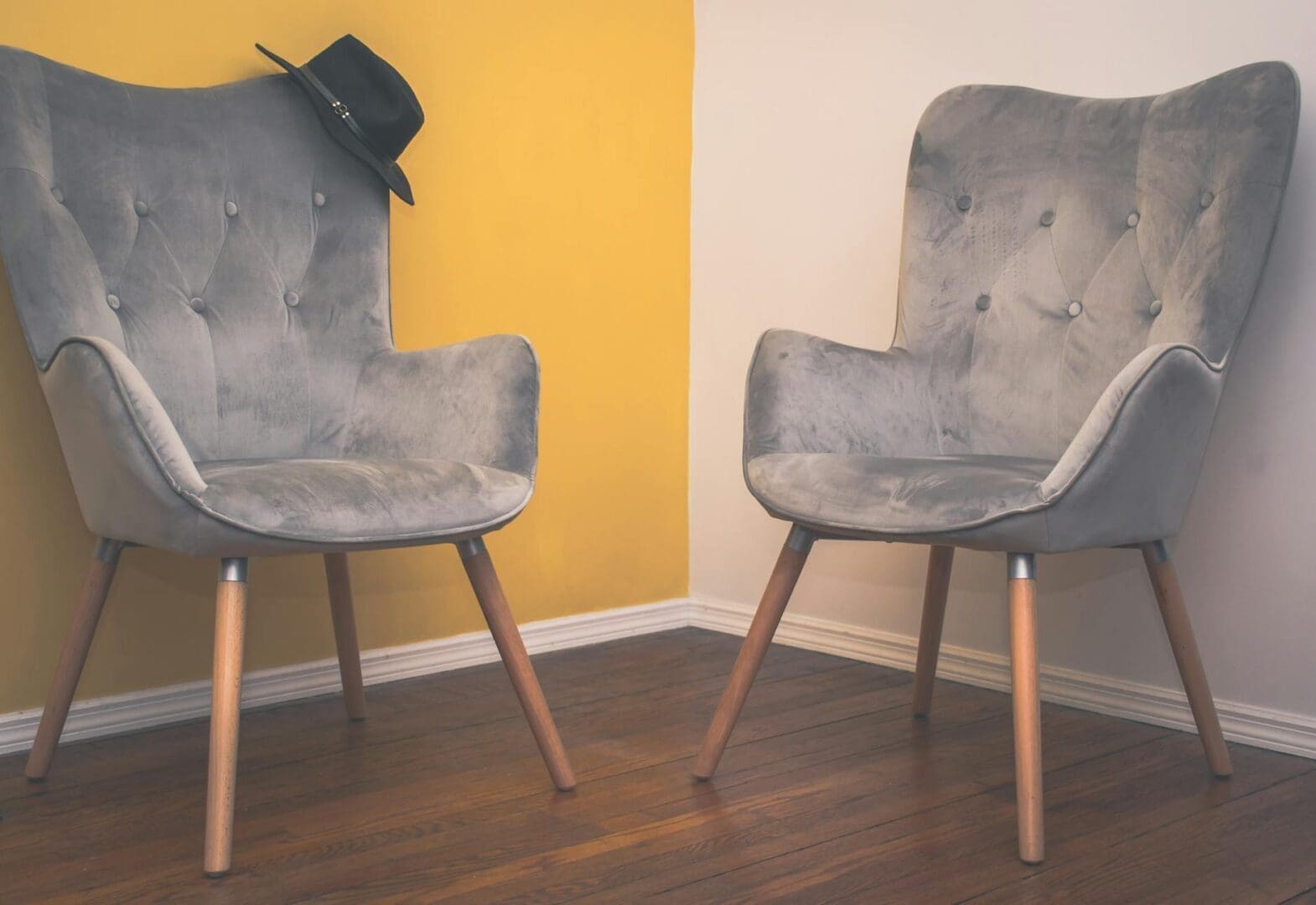 How to Choose Accent Chairs for a Living Room