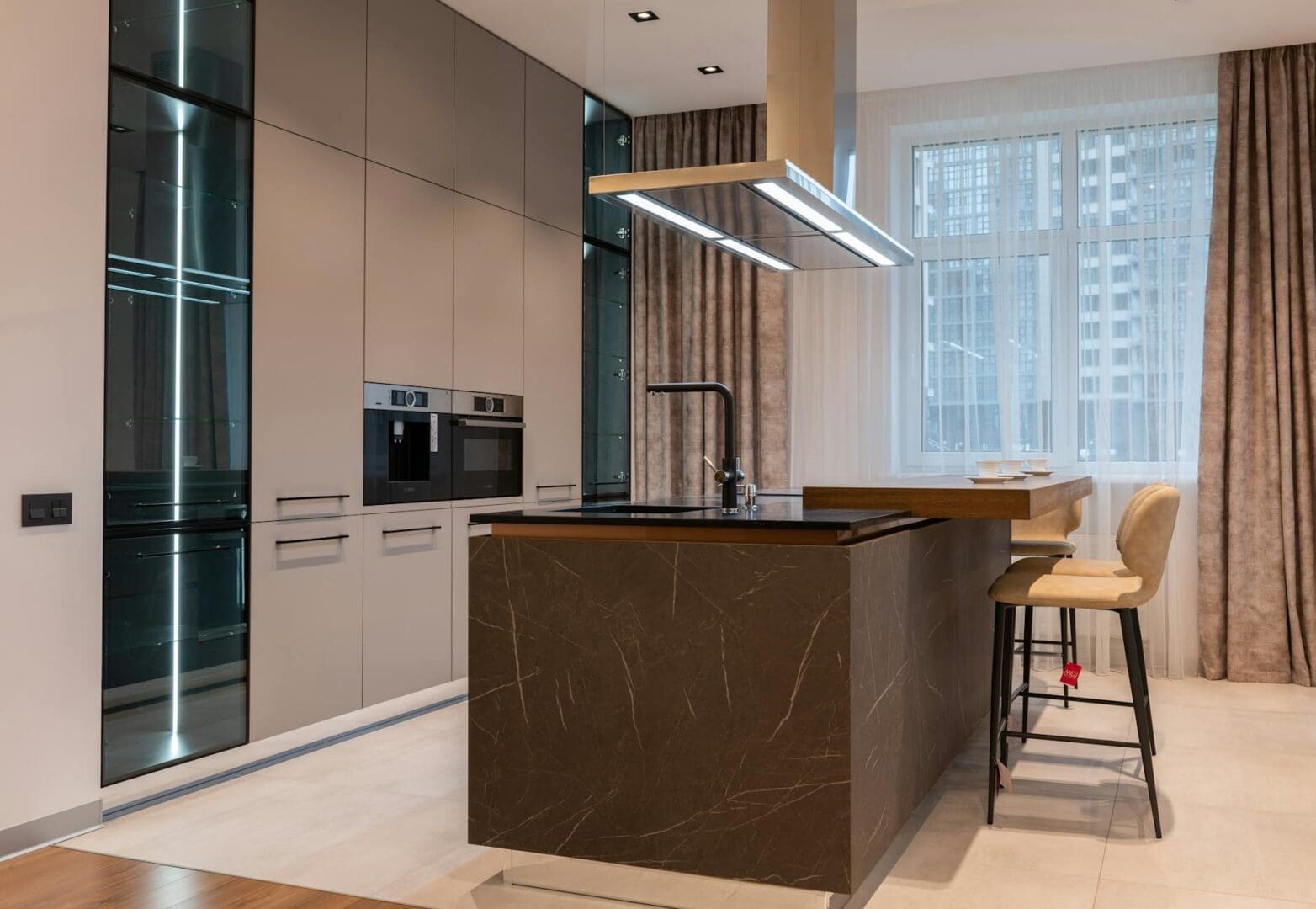 Swivel vs Non-Swivel Bar Stools: Which Is Better for Your Space?