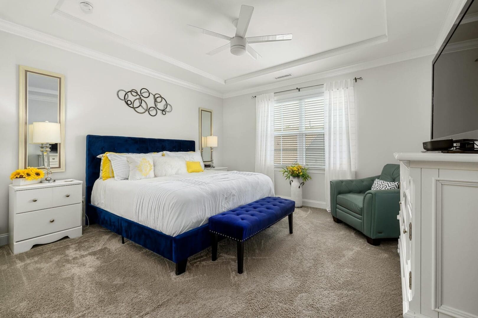 How to Choose a Bedroom Bench That’s Actually Useful