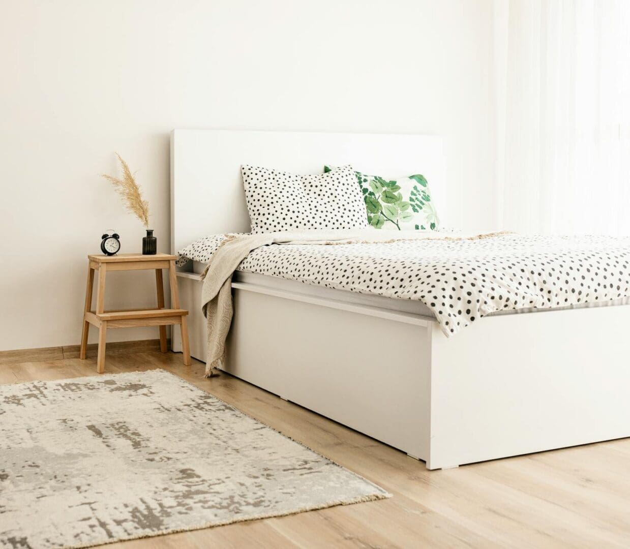 How to Choose a Bedroom Rug Size and Placement
