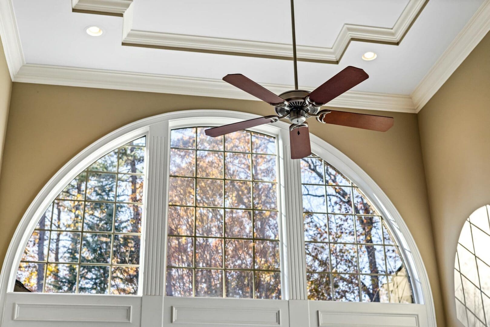 How to Choose a Ceiling Fan for a Large Room