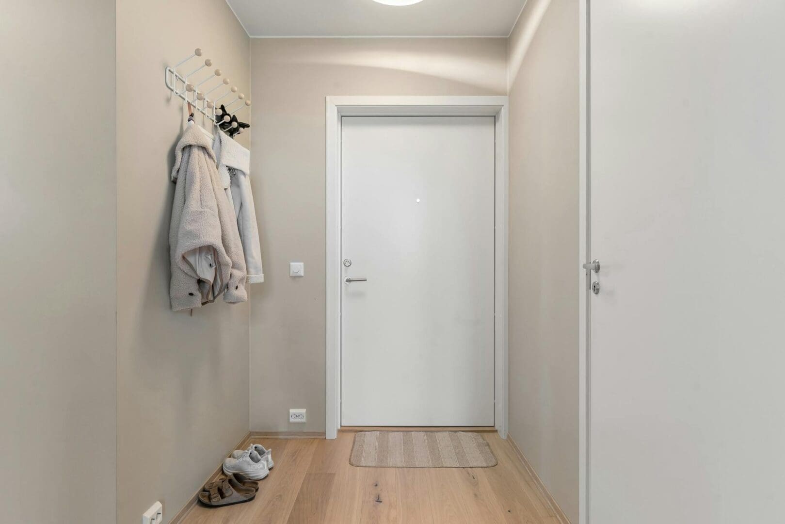 coat rack entryway organized
