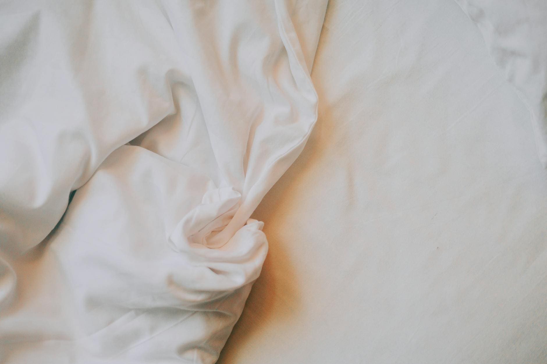 How to Choose Sheets for Hot Sleepers