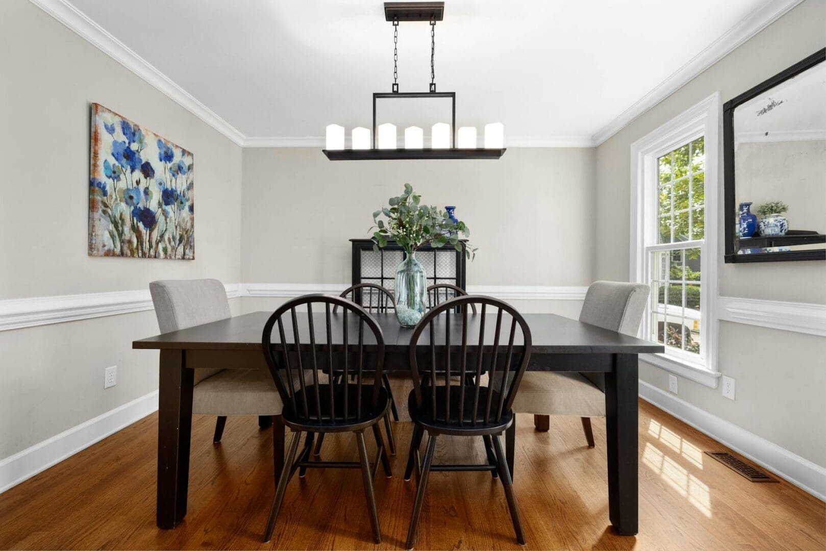 Dining Sets for Families: What to Look For Before You Buy