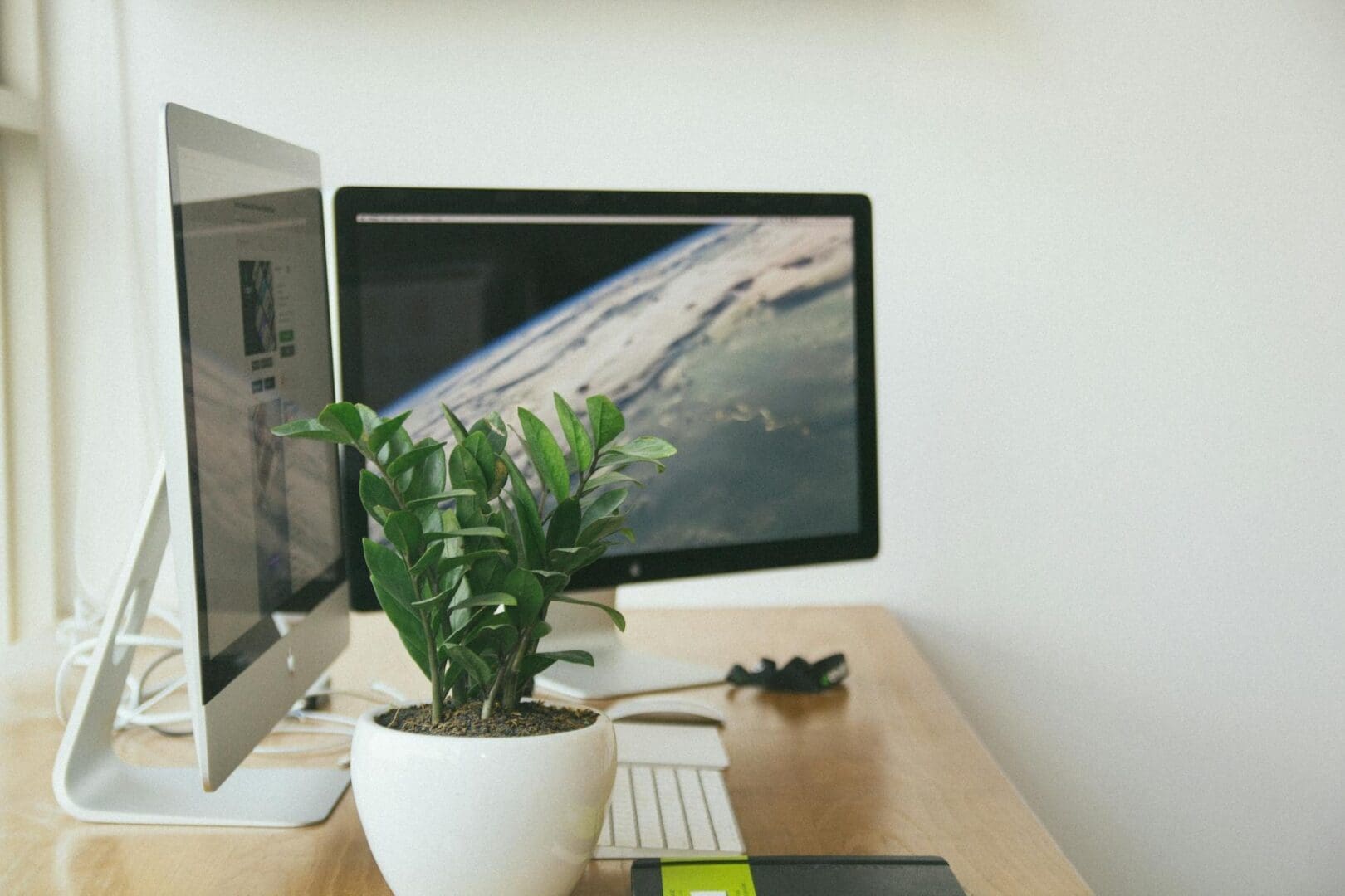 Dual Monitor Setup Ideas for Productivity
