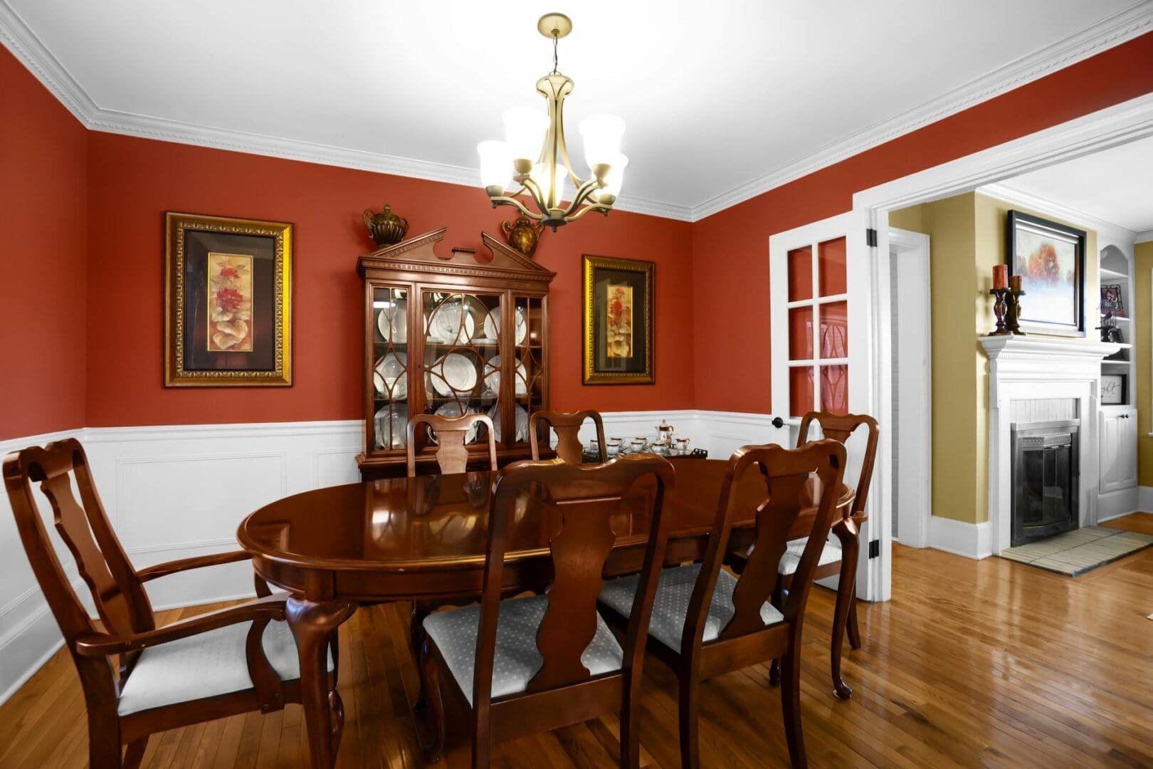 How to Choose Dining Room Paint Colors That Make Every Meal Feel Special