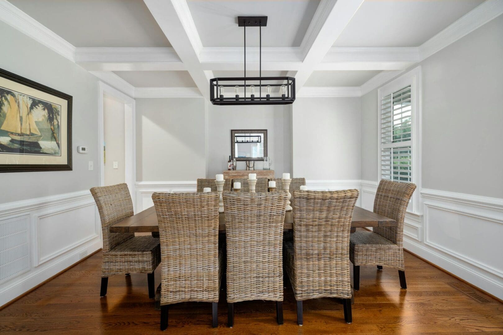 How to Choose Dining Room Paint Colors That Make Every Meal Better