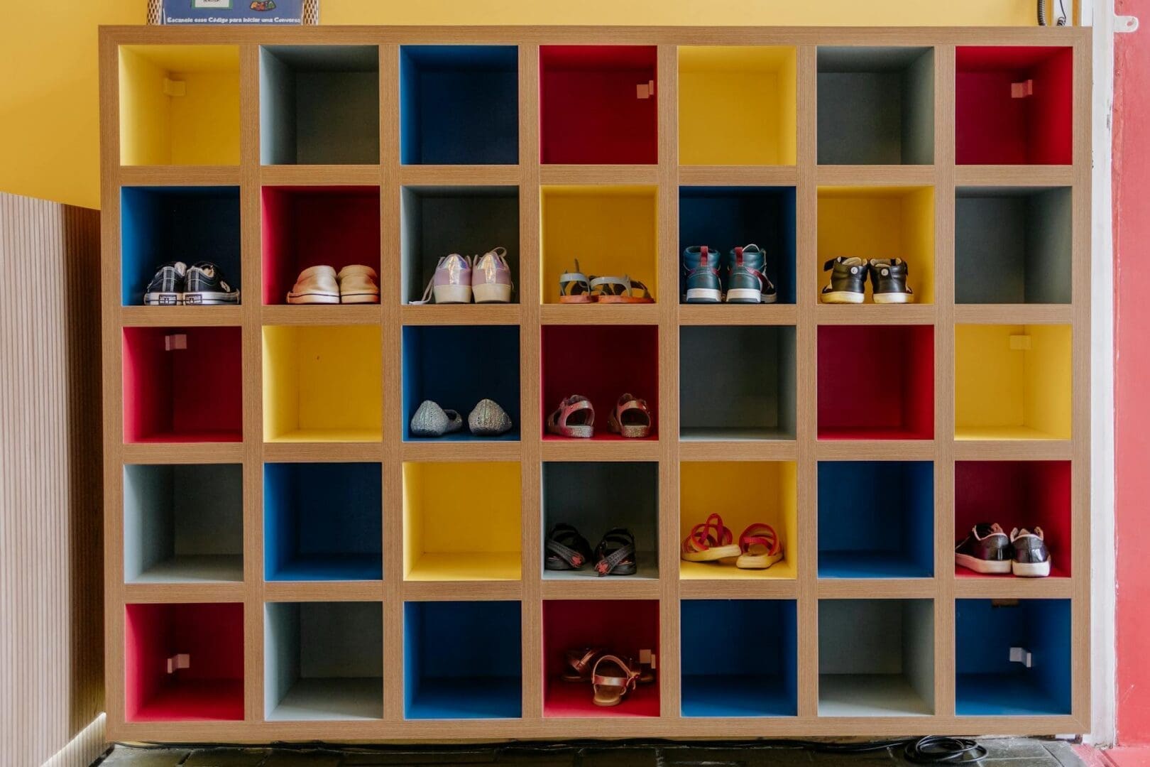 Shoe Storage for Entryways: What to Look For and How to Choose