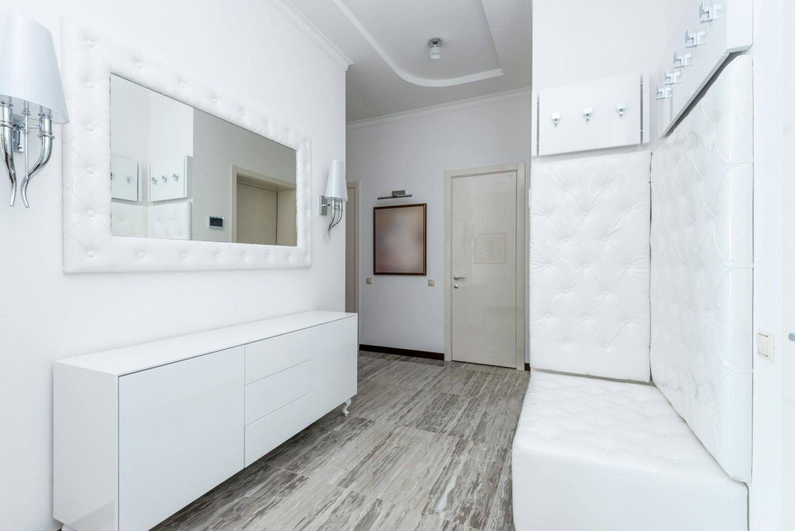 How to Choose Between Open and Closed Entryway Storage