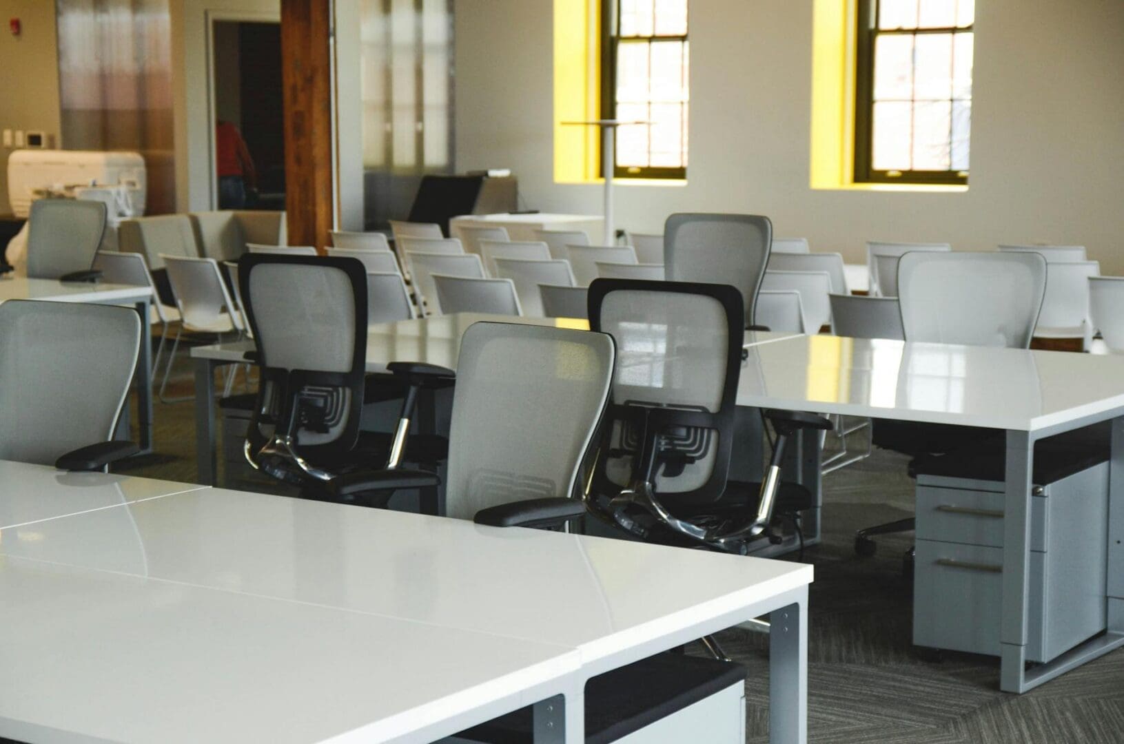 How to Choose a Desk Chair for Short People