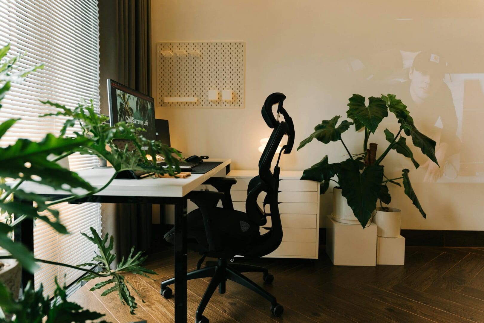 ergonomic office chair desk