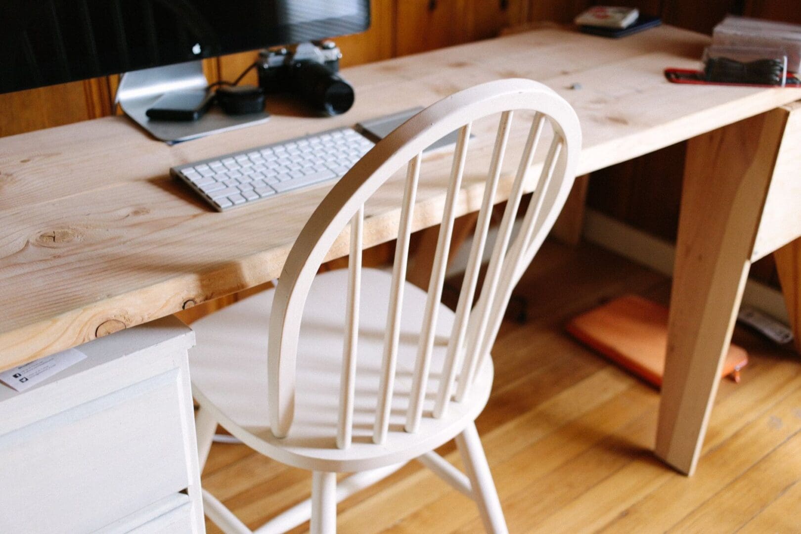 Ergonomic Chair vs Regular Chair: Is It Worth the Price?
