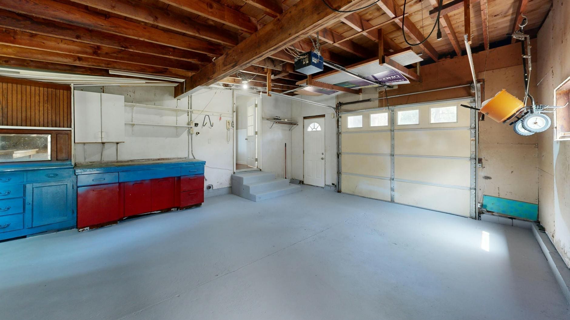 How to Choose Storage Furniture for a Garage