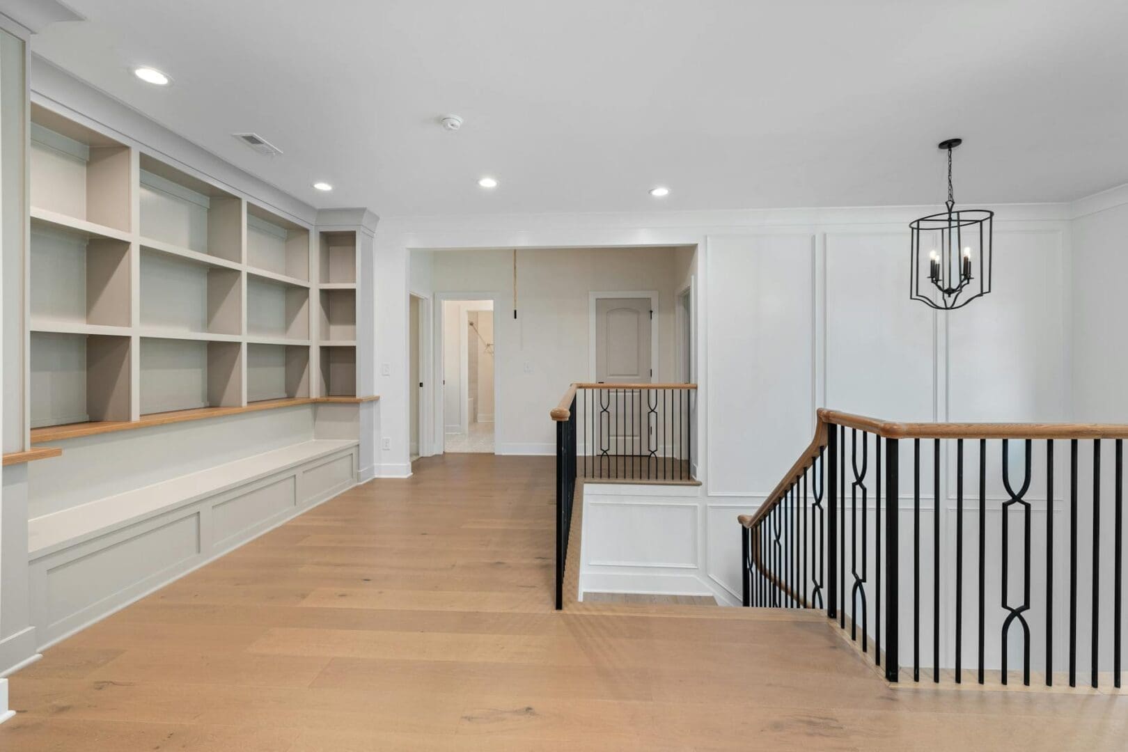 How to Decorate an Entryway for the Holidays