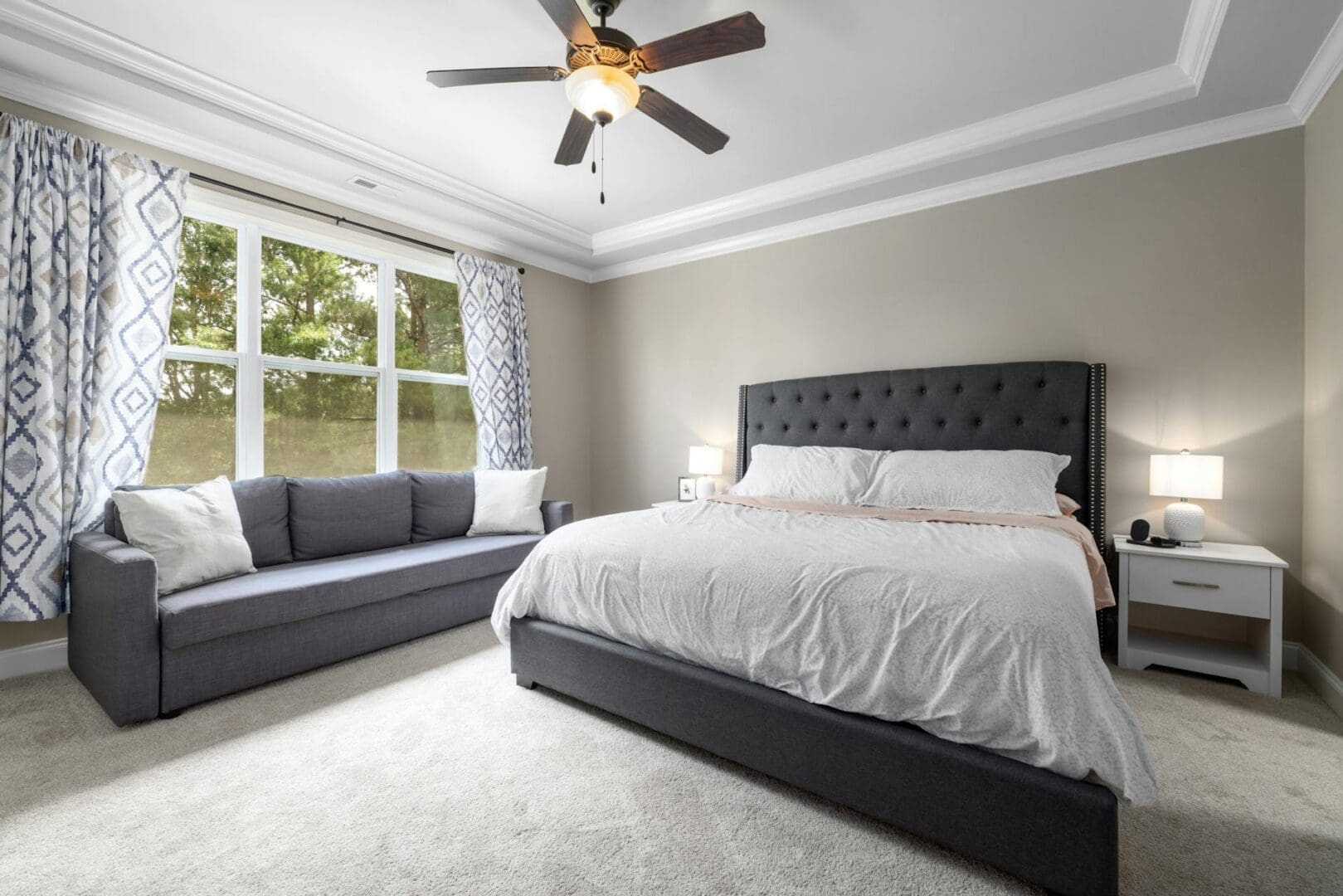 How to Choose Between a King and Queen Bed