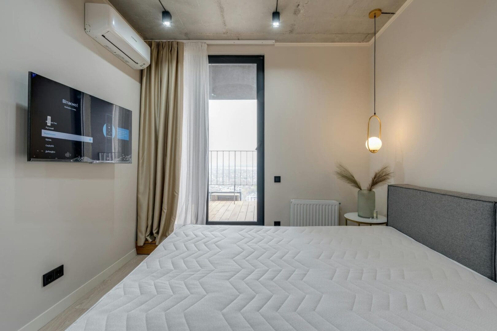 How to Choose Between Memory Foam and Innerspring Mattresses