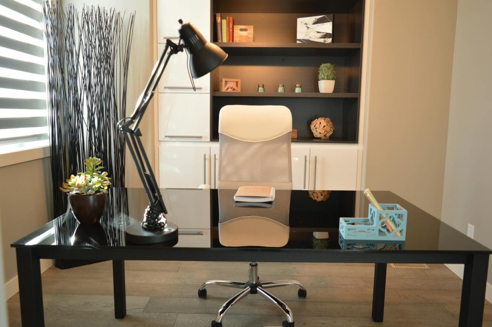 Desk Lamp Guide: How to Choose the Right Light for Productivity