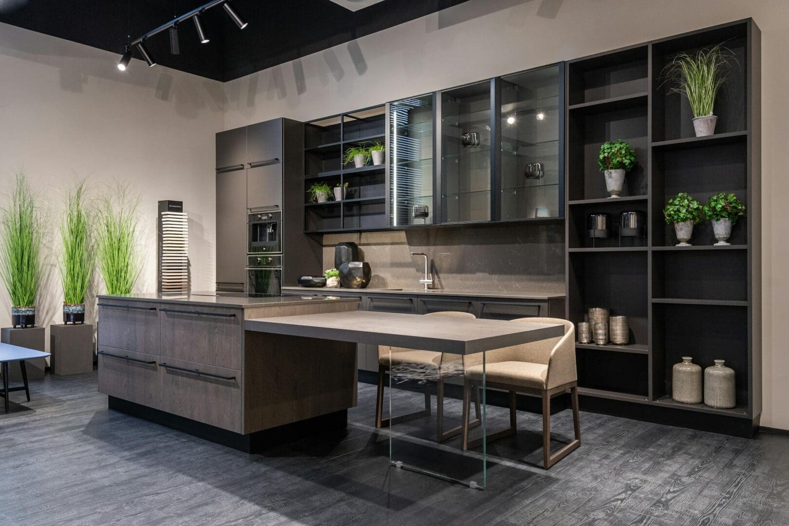 How to Choose Between Open Shelving and Cabinets