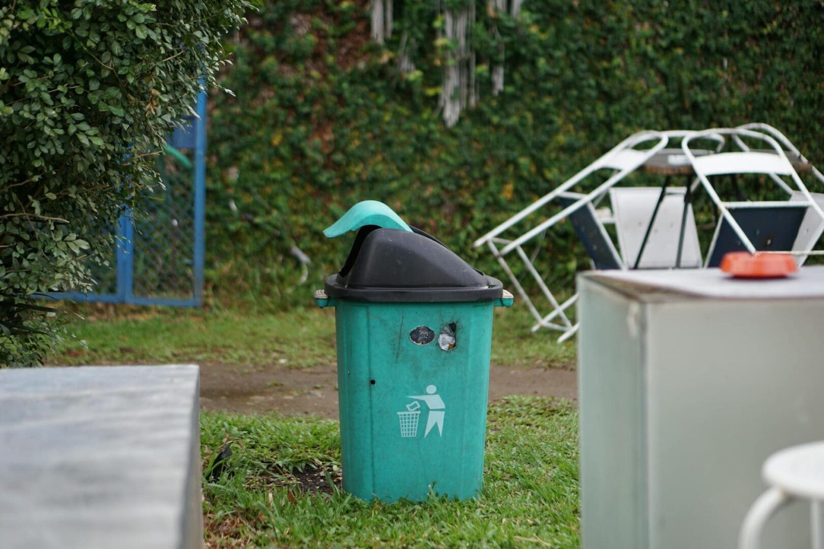 How to Choose a Trash Can for Your Kitchen That You Won’t Hate