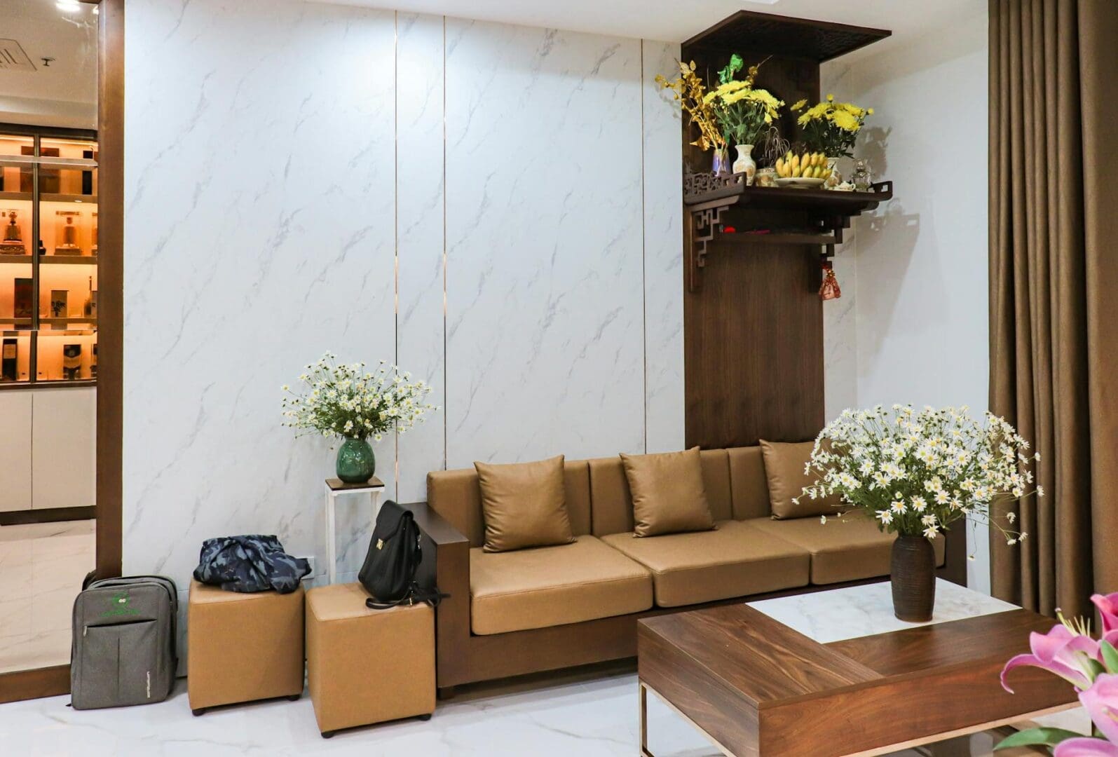 How to Mix and Match Living Room Furniture Like a Pro