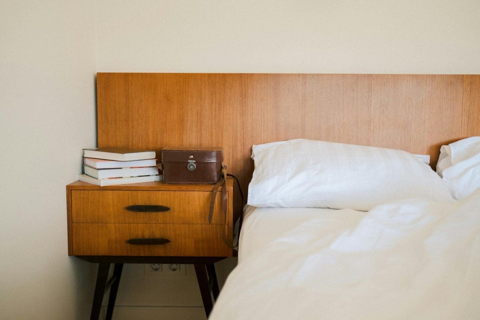 Nightstand Guide: Choosing the Right Style for Your Bedroom
