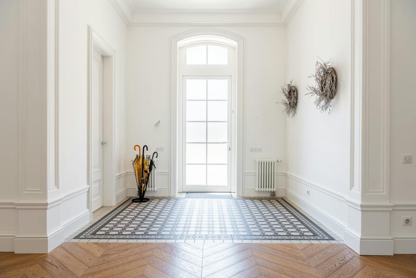 How to Choose an Umbrella Stand That’s Actually Useful