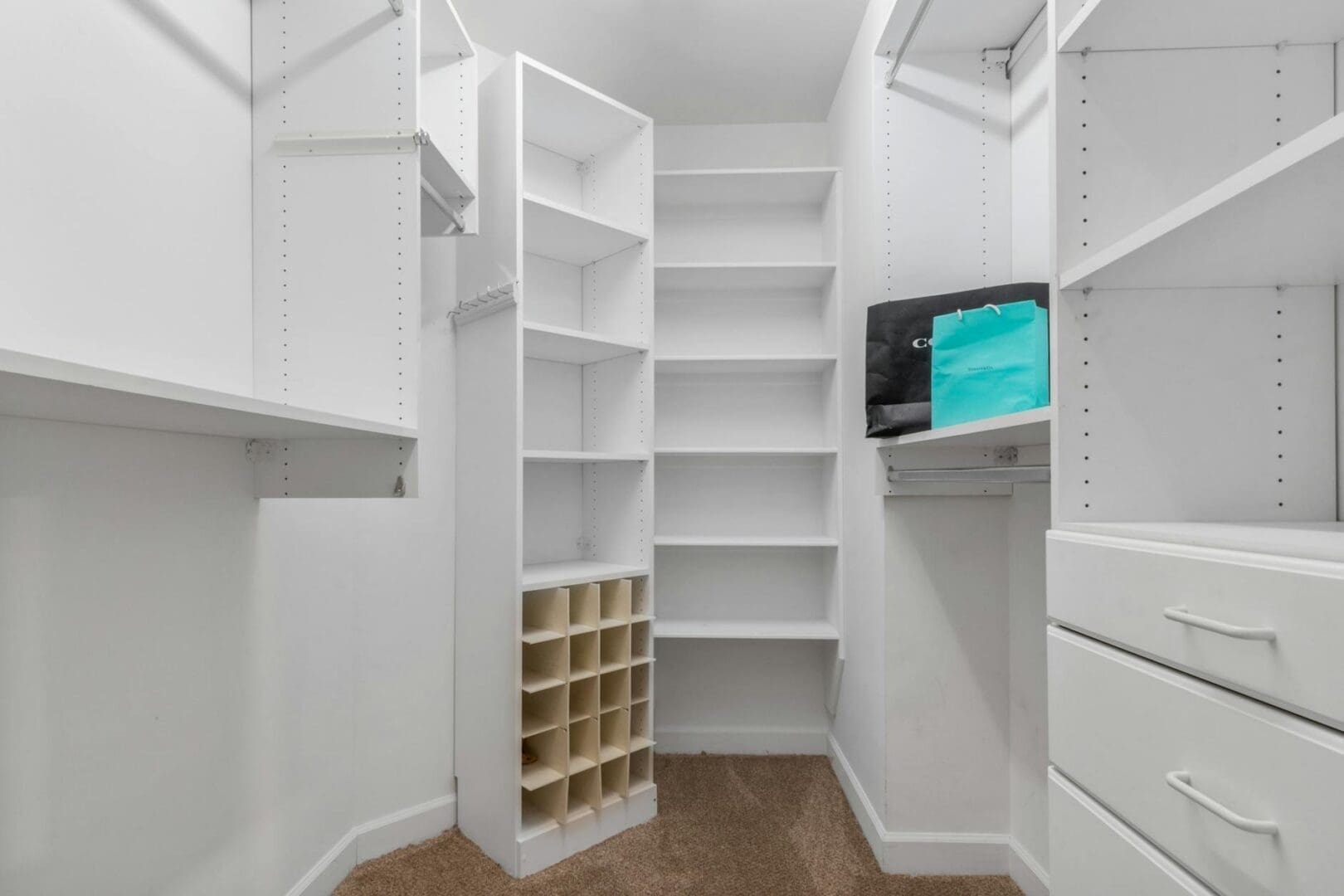 Closet Organization Systems: How to Choose the Right Setup