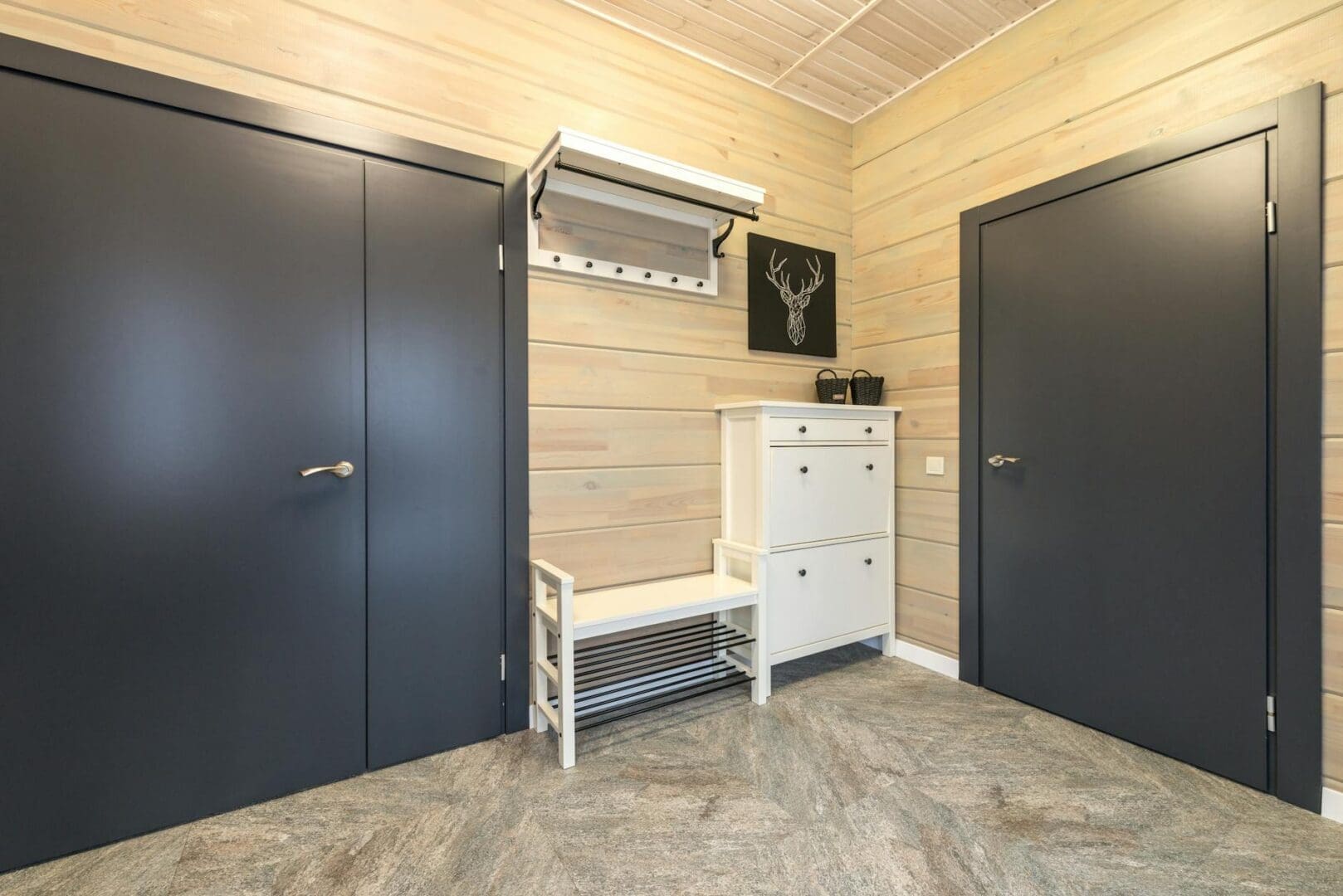 How to Keep Your Entryway Organized Year Round