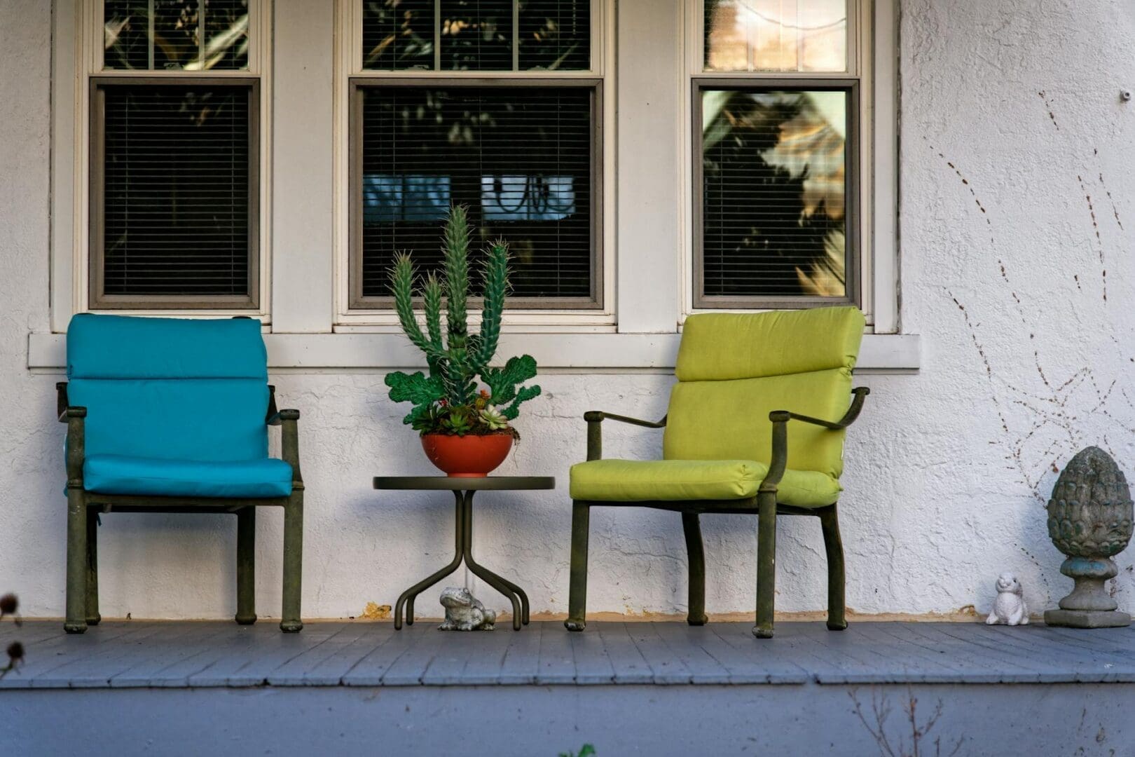 How to Choose Outdoor Cushion Colors That Last