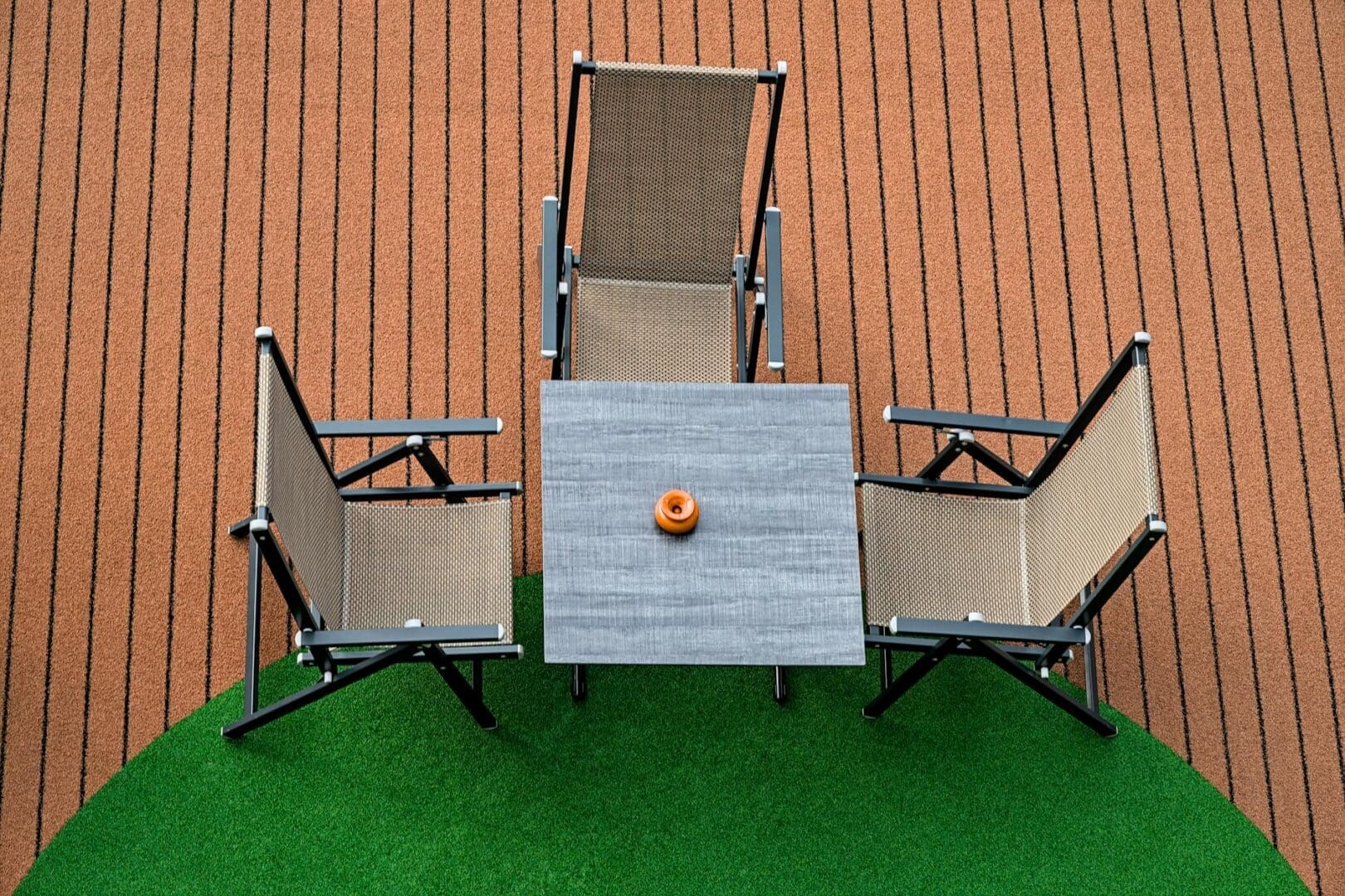 How to Arrange Outdoor Furniture on a Deck