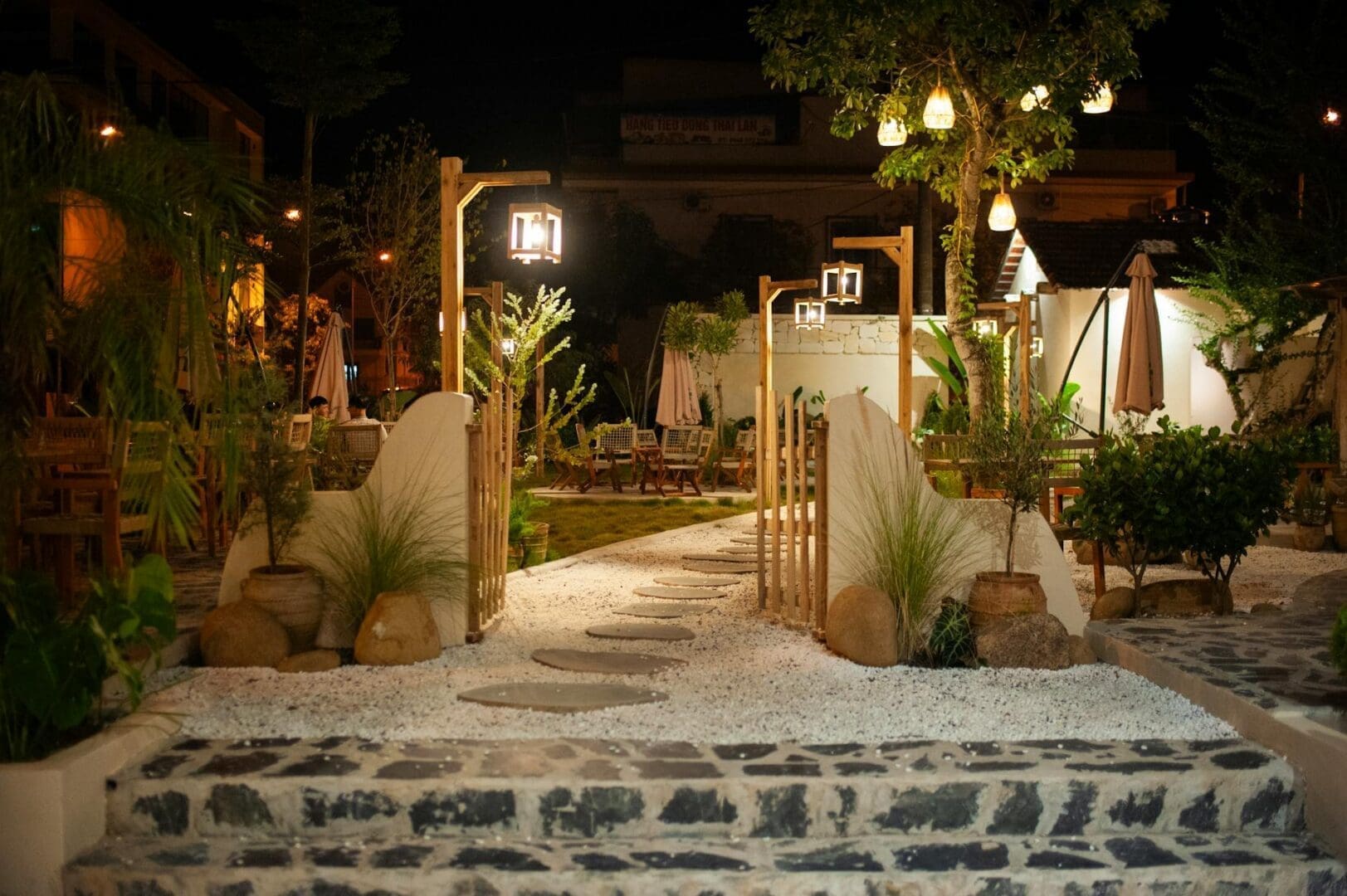 How to Choose Outdoor Lighting for Ambiance and Safety
