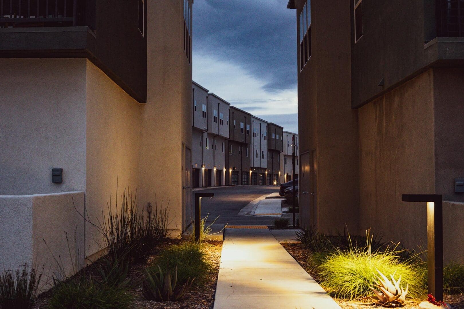 outdoor pathway lights evening