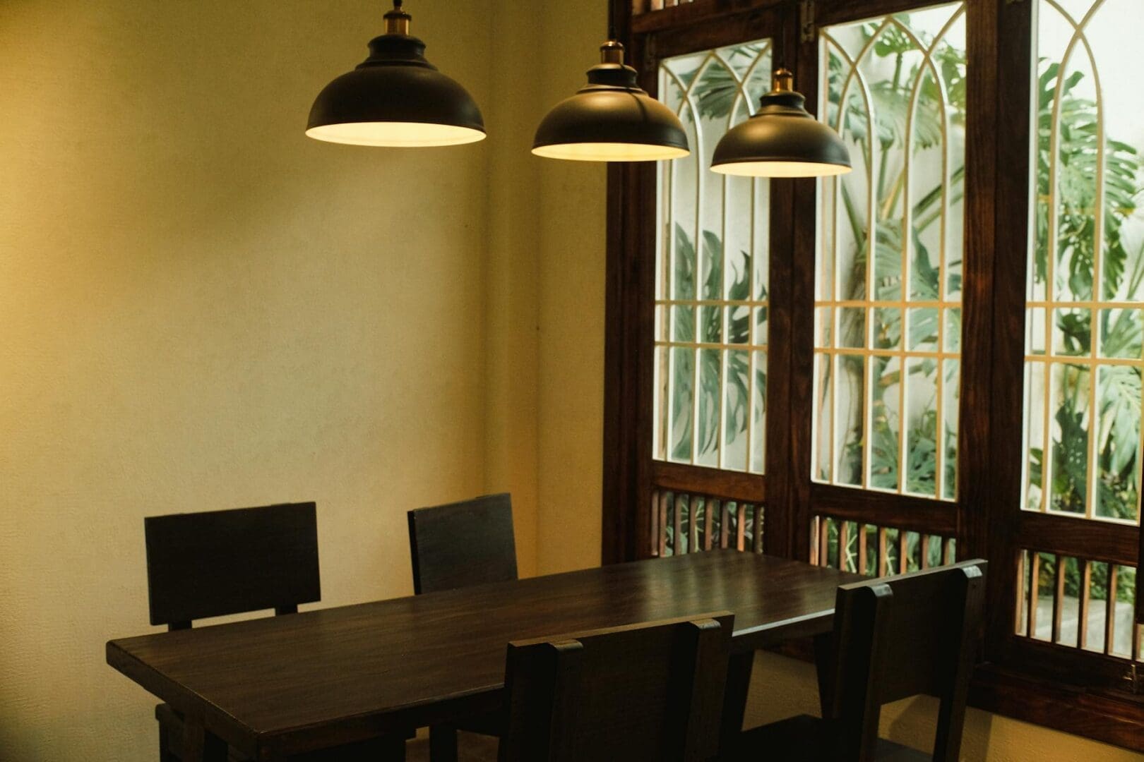 How to Choose Pendant Lights for a Dining Room