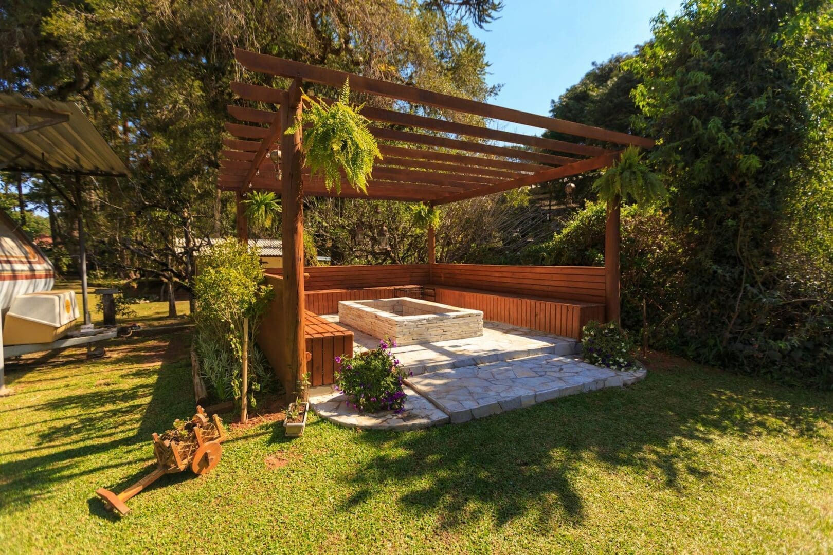 How to Choose a Pergola for Your Backyard