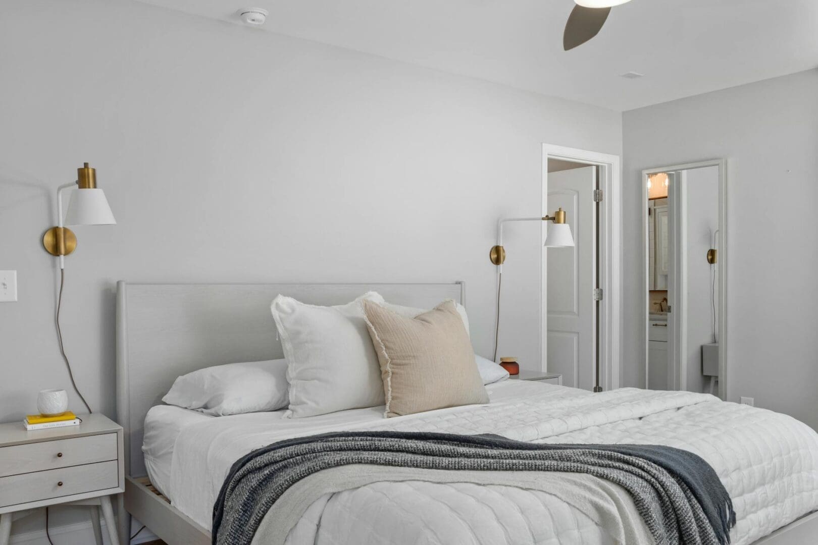 reading light bedroom nightstand