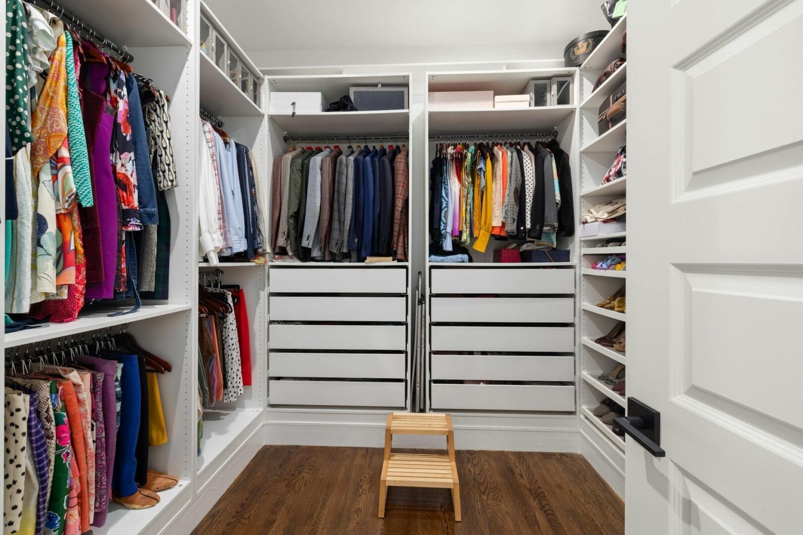 How to Organize a Small Bedroom Closet