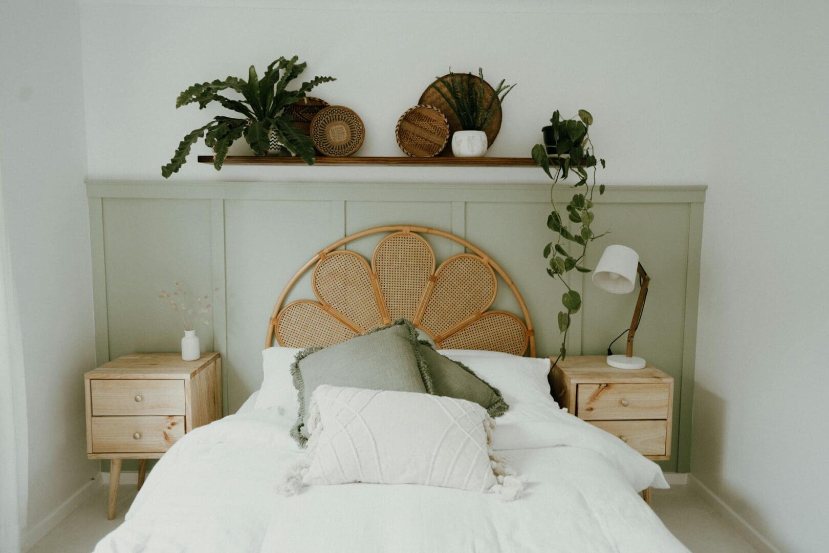 Bedroom Furniture Arrangement Ideas for Small Rooms