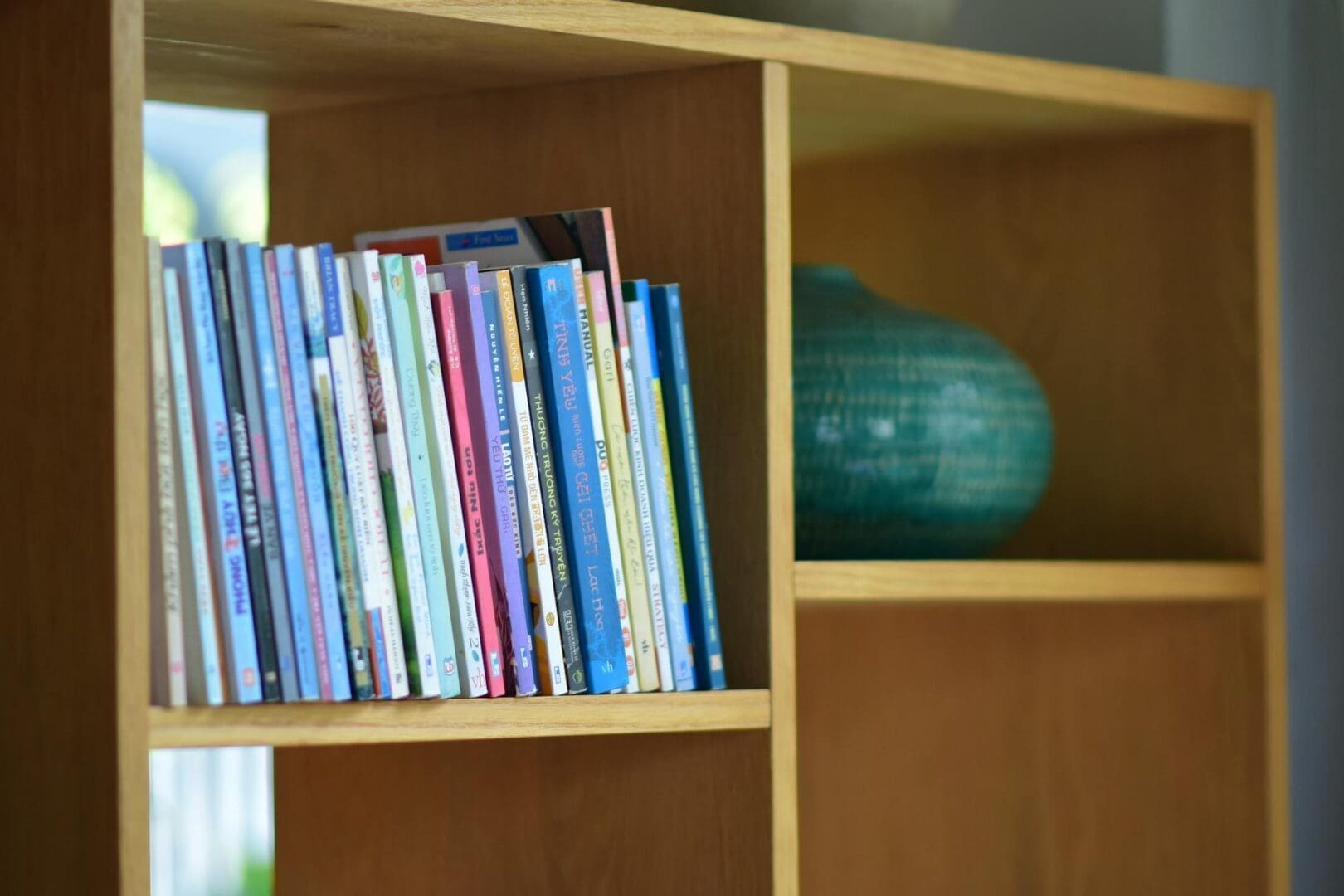 How to Style a Bookshelf Like a Designer