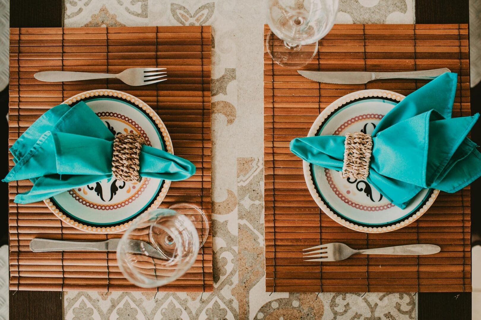 How to Style a Dining Table Like a Pro