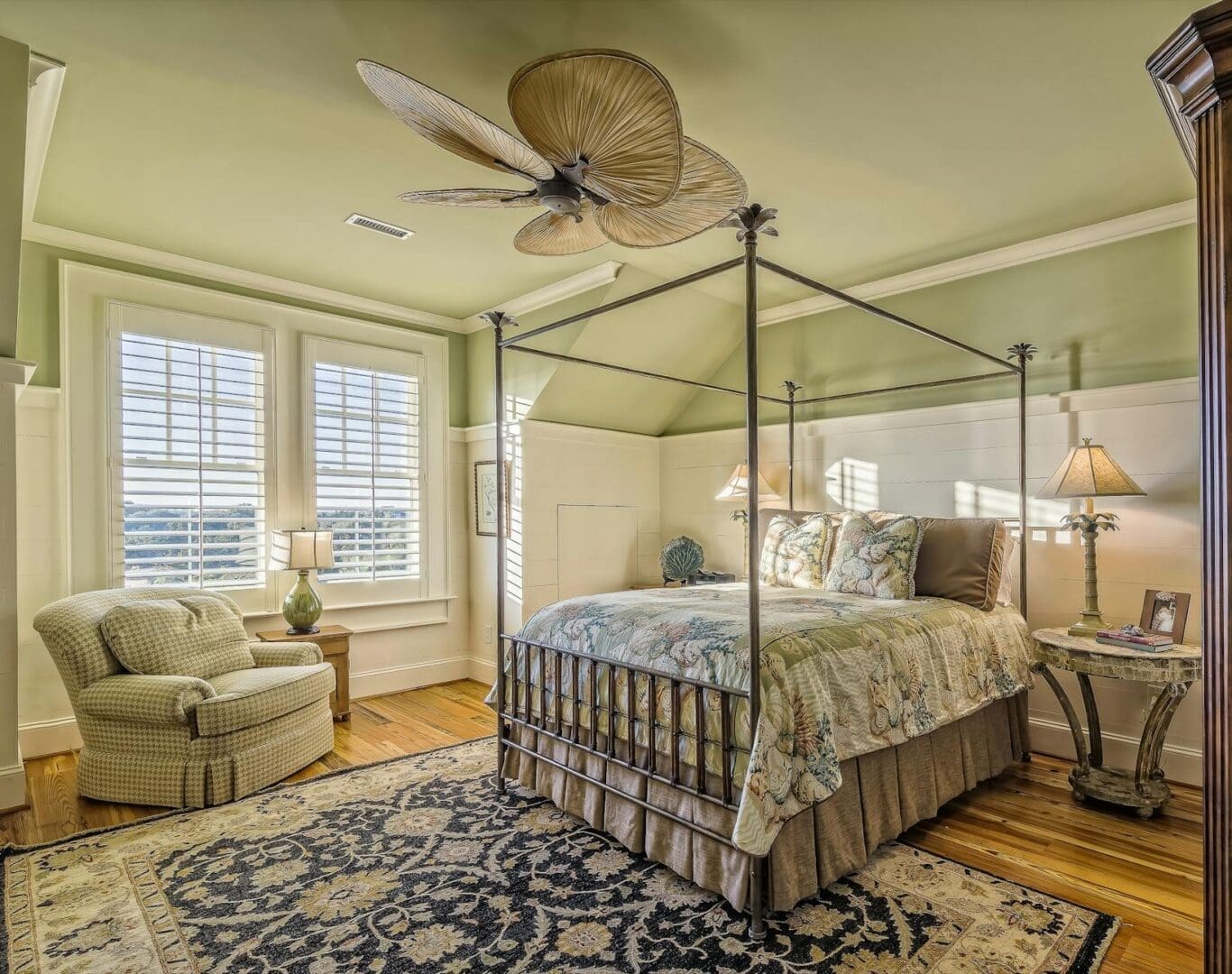 How to Choose a Tower Fan for a Bedroom