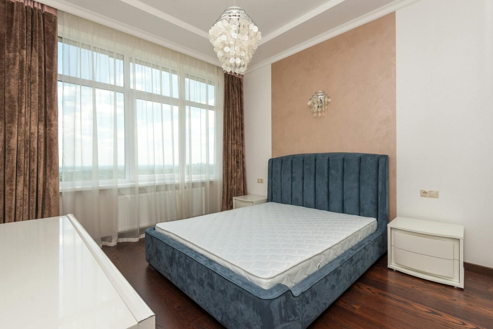 upholstered headboard bedroom interior