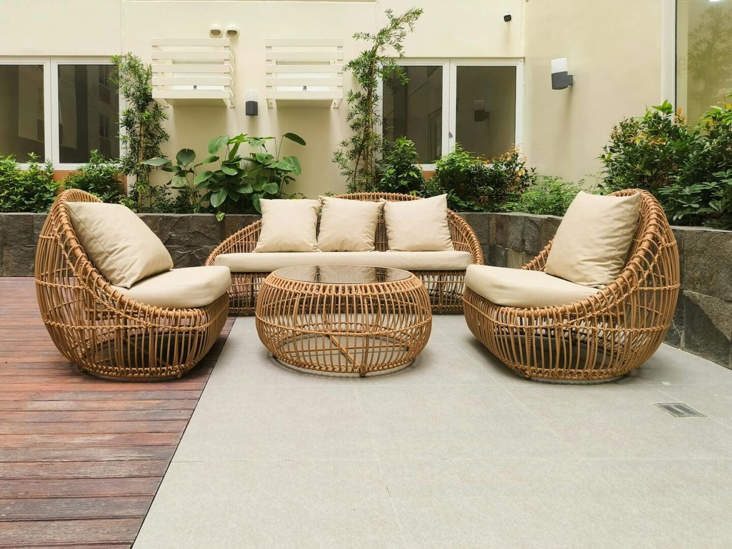 How to Choose Wicker vs Rattan Outdoor Furniture